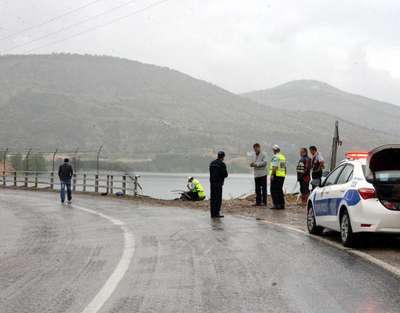 Karpuz yüklü TIR baraj gölüne uçtu: 1 ölü, 1 kayıp