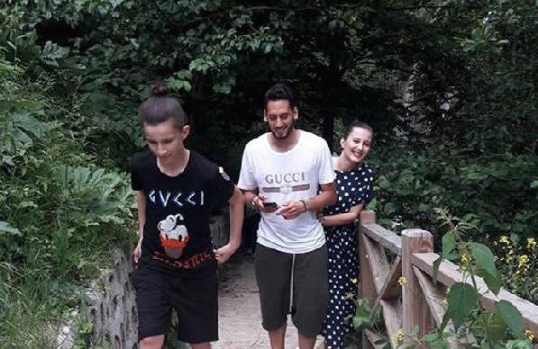 Hakan Calhanoglu Esinin Memleketine Gitti