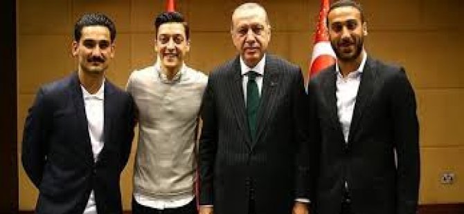 Alman taraftardan Özil ve Gündoğan’a tepki