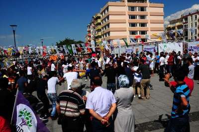 HDP'lilerden bisikletli ve halaylı seçim çalışması