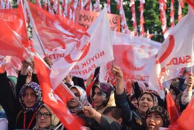 Kamalak: İhanet arayacaksanız, dönüp başka yerlere, başka kimselere bakmak lazım