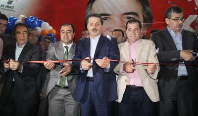 Bakan Çelik: Siyaset hizmet sanatıdır