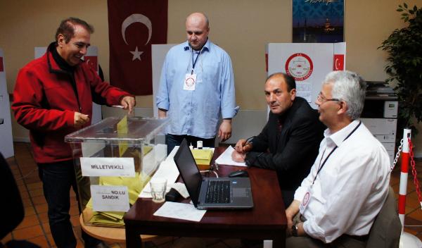 Danimarka'da sandığa ilgi beklenenin üzerinde oldu