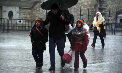 İstanbul güne kara bulutlarla uyandı, yağmur ve dolu etkili oldu