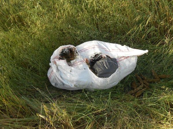 Otomobilden atılan çuvaldan 30 kilo esrar çıktı