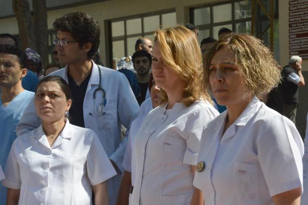 Konya'da doktorlar, öldürülen meslektaşları için iş bıraktı