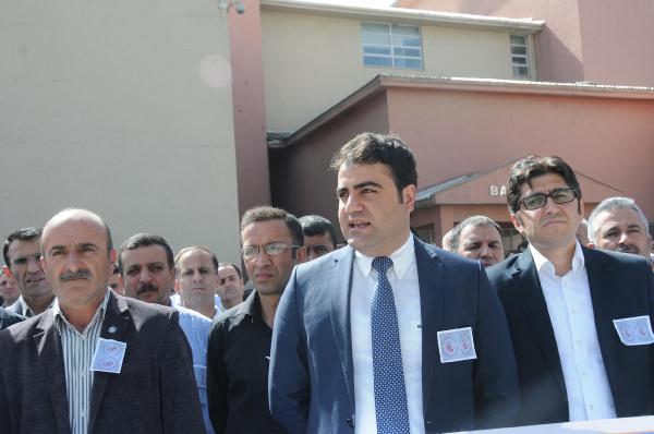 Hakkari'deki sağlık çalışanları, öldürülen doktor için eylem yaptı