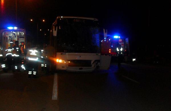 Belediye çalışanlarını taşıyan otobüs kanala düştü: 11 yaralı