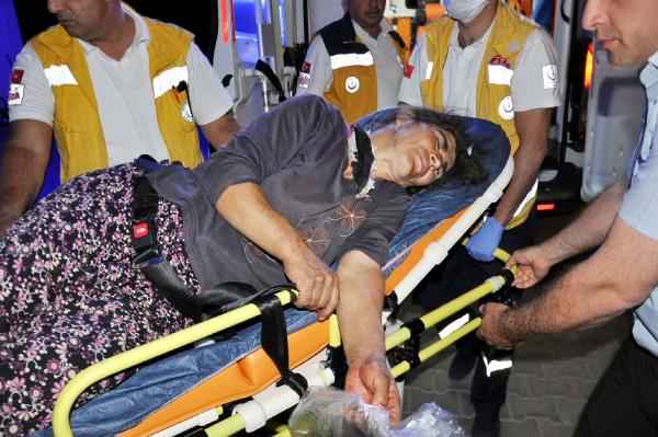 Besni'de attan düşen 5 kişi yaralandı