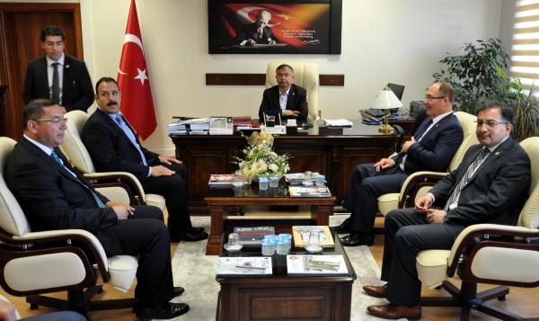 Bakan Yılmaz: Geçmişi bilmeyen geleceği de tayin edemez