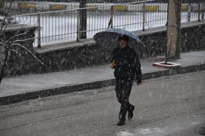 Keşan'da kar yağışı etkili oluyor