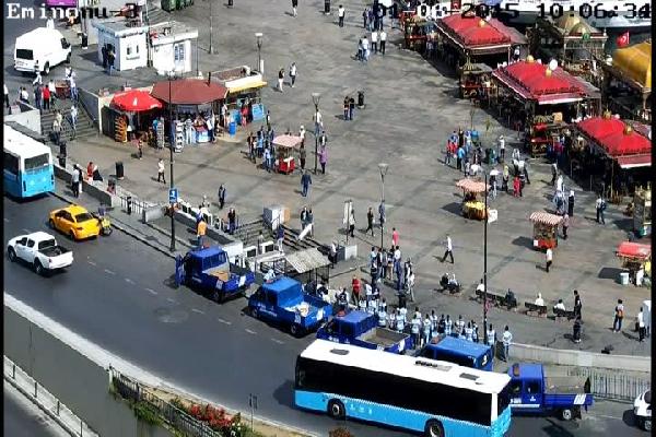 Eminönü'nde "Palalı" zabıta-seyyar kavgası...