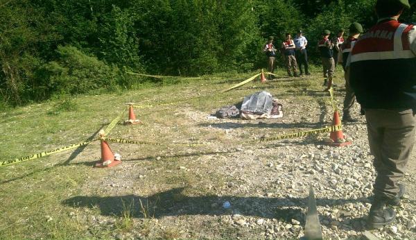 Cenazeden dönenleri taşıyan minibüs dereye uçtu: 1 ölü, 11 yaralı
