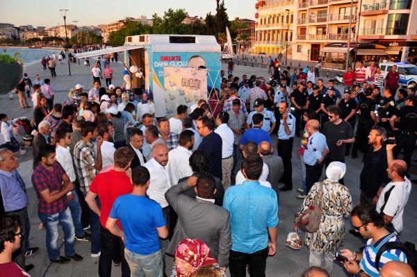 Ak Parti'nin lokma dağıtımı sırasında arbede yaşandı
