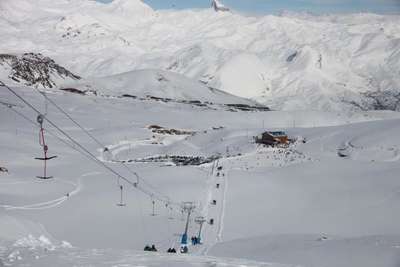 Hakkari'de halaylı kayak evi açılışı