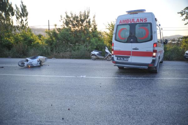 İlkini sıyırdı, ikinci otomobile çarparak yaşamını yitirdi