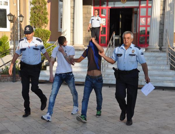 Kapkaç şüphelilerini vatandaş ve polis yakaladı