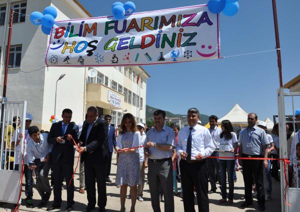 Ortaokul öğrencilerinden Bilim Fuarı