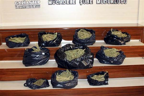 Gaziantep'te kaçak sigara ve esrara 17 gözaltı