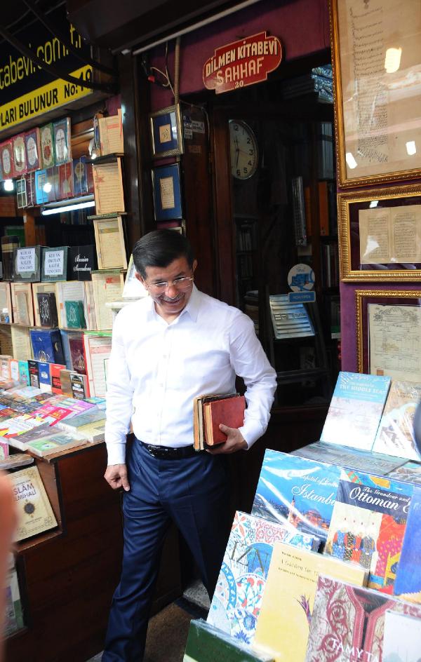 Başbakan Davutoğlu'nun yoğun İstanbul programı başladı