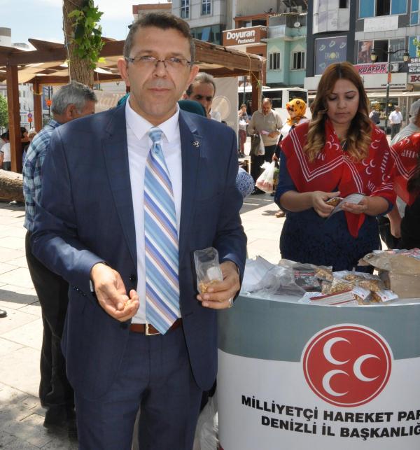 Denizli'de MHP'den Bakan Şimşek'e leblebili eleştiri