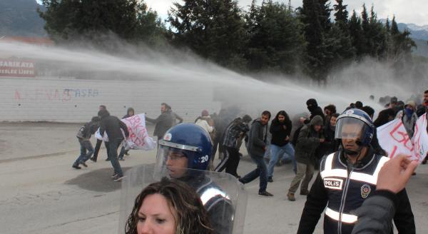 Denizli'de, Berkin Elvan protestosuna katılan 65 öğrenci 7 yıl hapisle yargılanıyor
