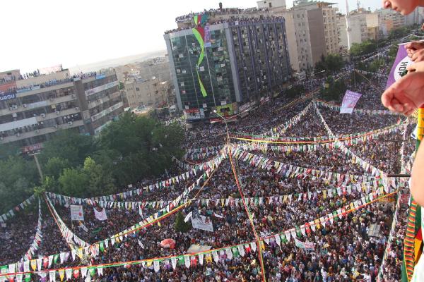 Demirtaş: Kral da, Padişah ta olsan bu ülkenin kadınlarına edepsizce hakaret edemezsin