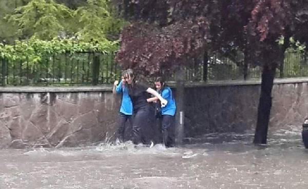 Aksaray'da 157 ve işyerini su bastı, mahsur kalan 10 kişi kurtarıldı