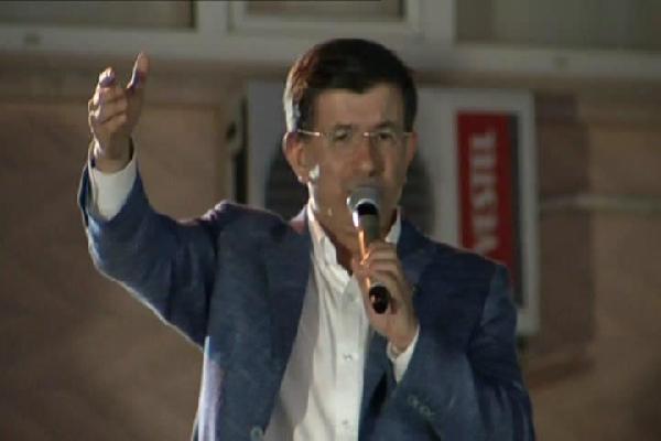 Başbakan Davutoğlu Küçükçekmece'de konuştu