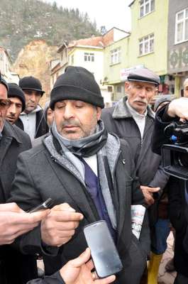 Çığ altında kalan 4 işçinin ailelerinin tedirgin bekleyişi sürüyor