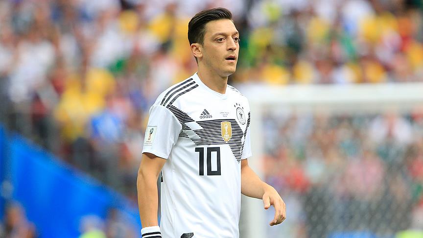 Mesut Özil ilk kez yedek kaldı