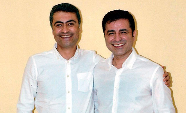 Demirtaş, oyunu cezaevinde kullandı