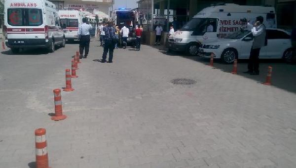 Sincik'te öğrenci servisi devrildi: 16 yaralı