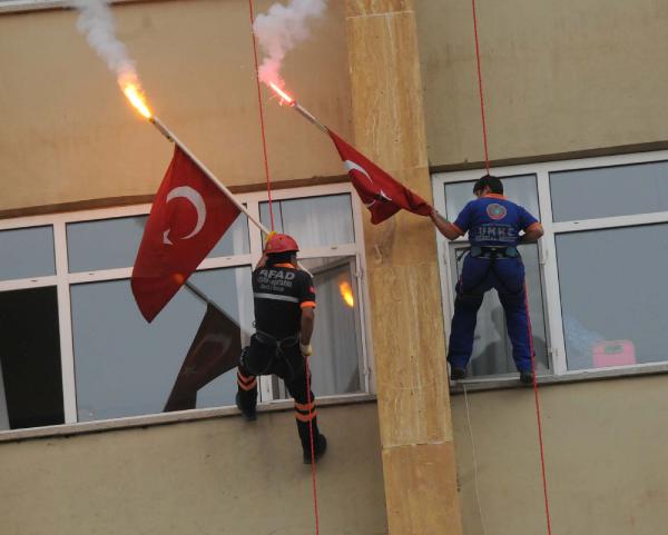 Hastanedeki tatbikat gerçeği aratmadı