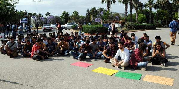 Öğrencilerden yurt ücreti zammına protesto