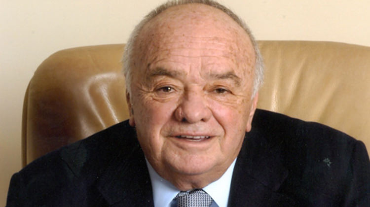 Şarık Tara hayatını kaybetti
