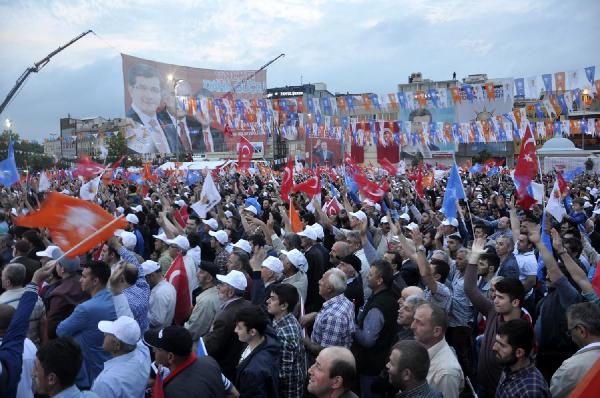 Davutoğlu: Gıpta ile baktığımız 188 çınar ağacı kesildi, nerede bu Geziciler?