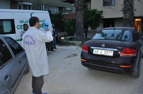 Evinde av tüfeğiyle vurulmuş halde bulundu