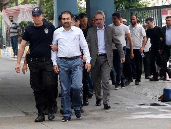 Mersin'deki yasa dışı dinleme operasyonunda 27 kişi adliyeye sevk edildi
