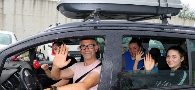 "2.300 km ‘Ölürüm Türkiyem’ söylüyoruz"