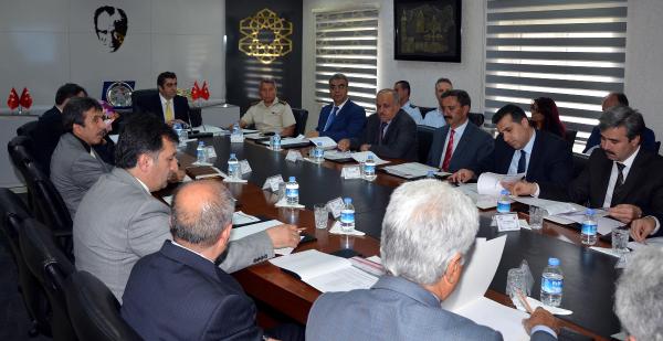 Vali Düzgün: Çocuklara uyuşturucuyu anlatırken merak uyandırmamalıyız