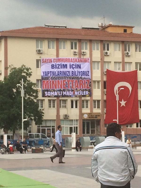 CHP'li Özel'den 'Somalı madenciler' imzalı pankart tepkisi