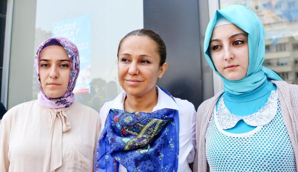 Ak Partili Enç: Başörtülü 2 partilimize CHP'liler saldırdı