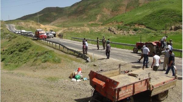 Yaylaya gidenleri taşıyan traktör devrildi; 1 ölü, 28 yaralı