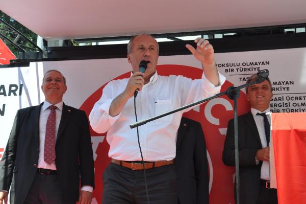 CHP’li İnce 'Helal paradan' diyerek simit dağıttı