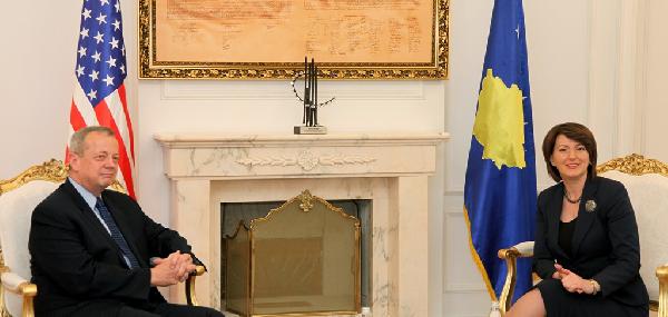 Obama’nın IŞİD ile Mücadele Özel Temsilcisi General John Allen Kosova’da