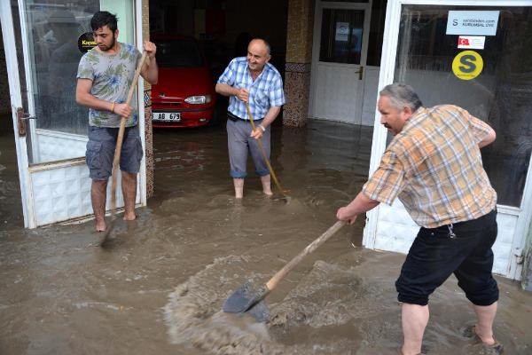 Karabük'te yağmur su baskınlarına yol açtı
