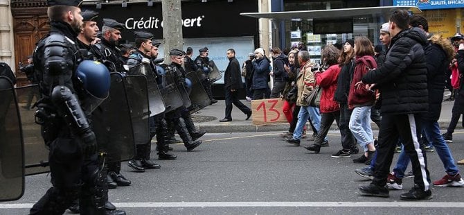Fransa'da halk ile polis karşı karşıya