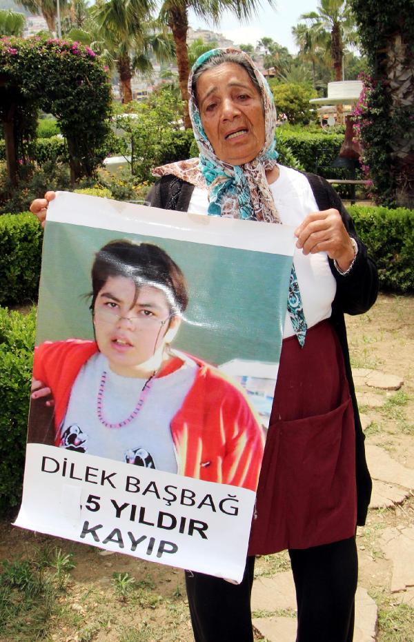 Mısır satarak kazandığı parayla kayıp kızını arıyor