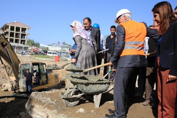 Erciş'te kasaplar çarşısı ve hayvan pazarının temelleri atıldı